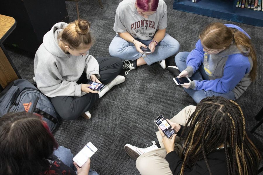 Top 5 Ways Social Media Affects Students