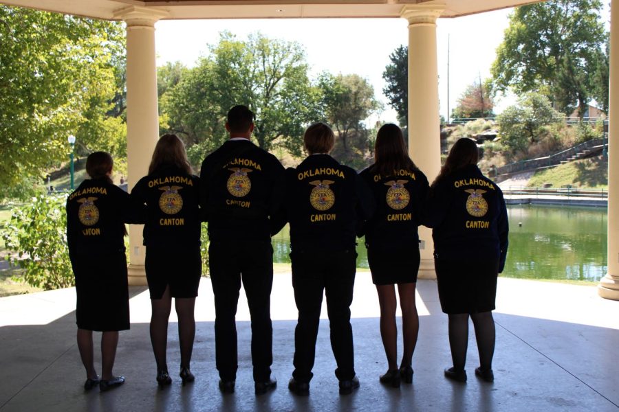 Alumni and Officers Attend National FFA Convention