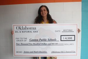 Mrs. Dowell Wins Top 20 Teacher by Oklahoma Oil and Natural Gas